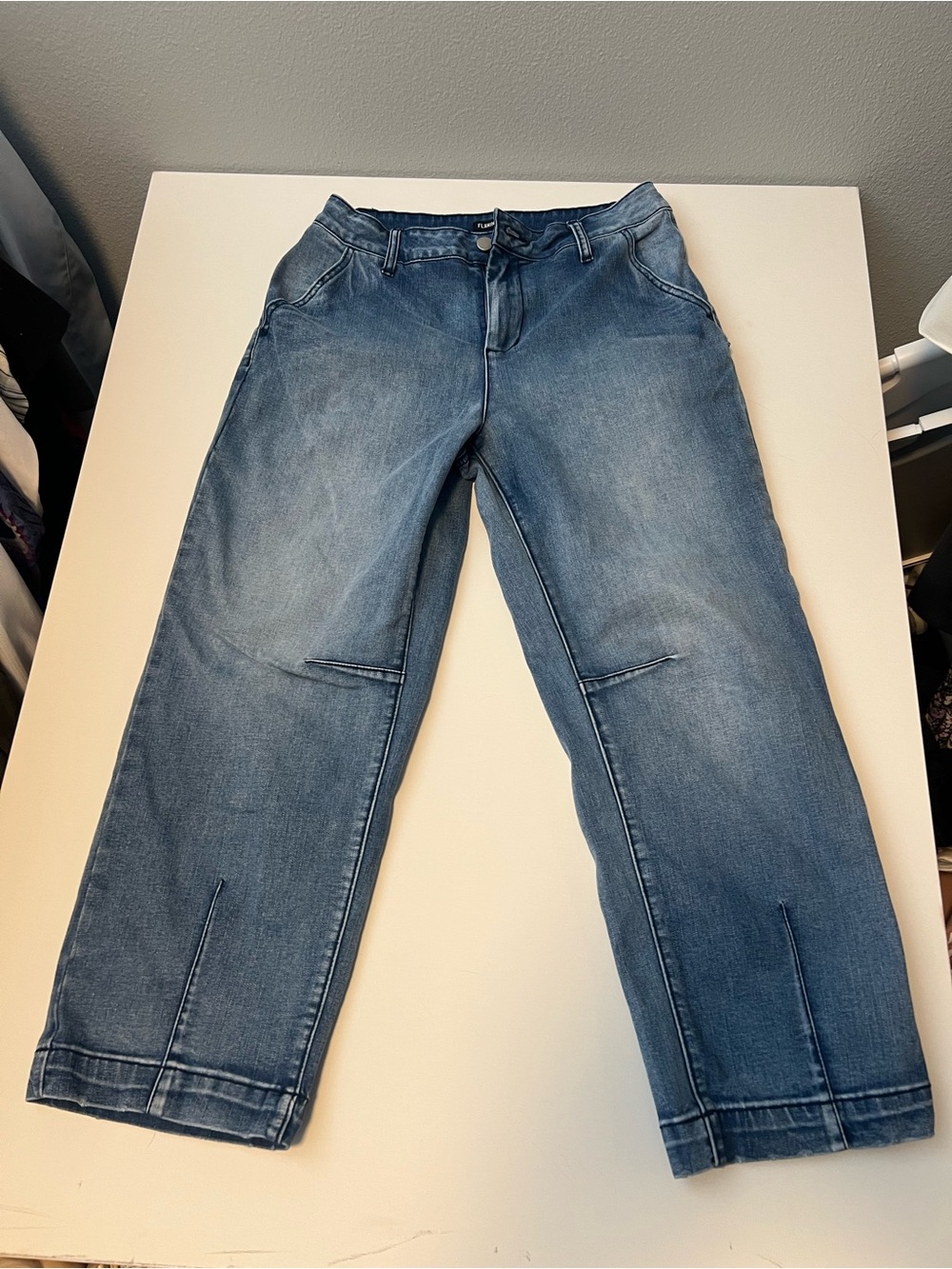 Cropped Women's Ankle Jeans in Medium Blue Wash